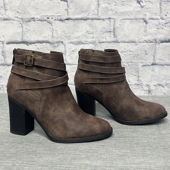 Dream Paris Stacked Mid Heel Chunky Ankle Booties - Picture 5 of 9